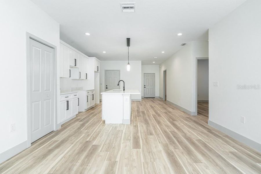 Spacious, unfurnished interior of a new home in , Apopka (Image 14).