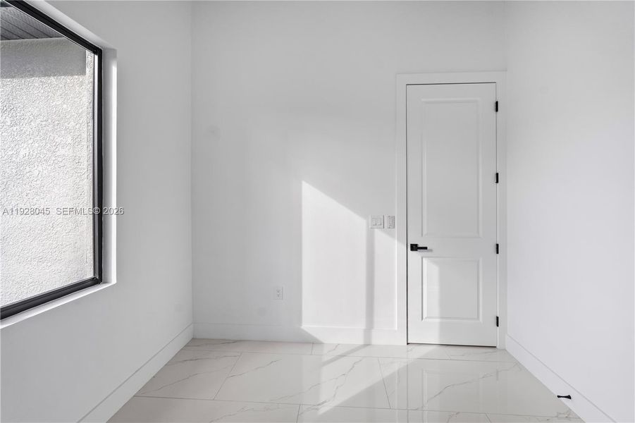 Spacious, unfurnished interior of a new home in , Lehigh Acres (Image 54).