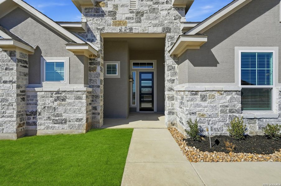 Exterior details and patio area of a home in Sienna Lakes, San Antonio (Image 3).