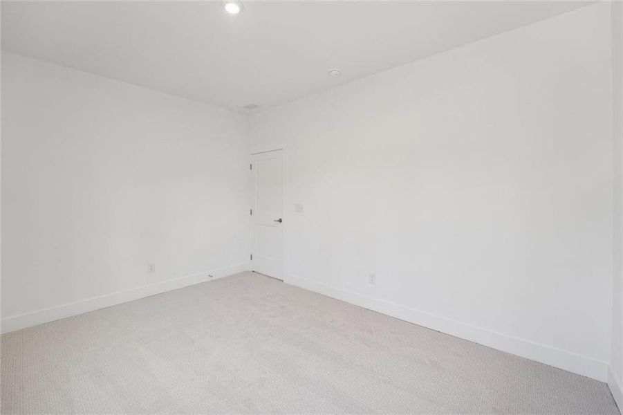 Spacious, unfurnished interior of a new home in Sterling Pointe, Cumming (Image 70).