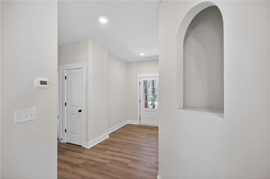 Spacious, unfurnished interior of a new home in , Silver Creek (Image 24).