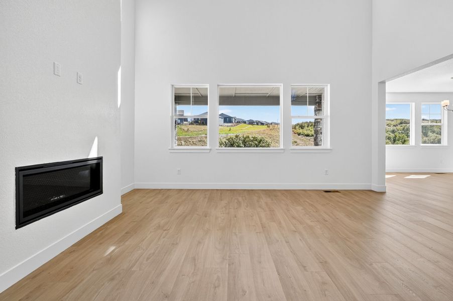 Spacious, unfurnished interior of a new home in Macanta, Castle Rock (Image 20).