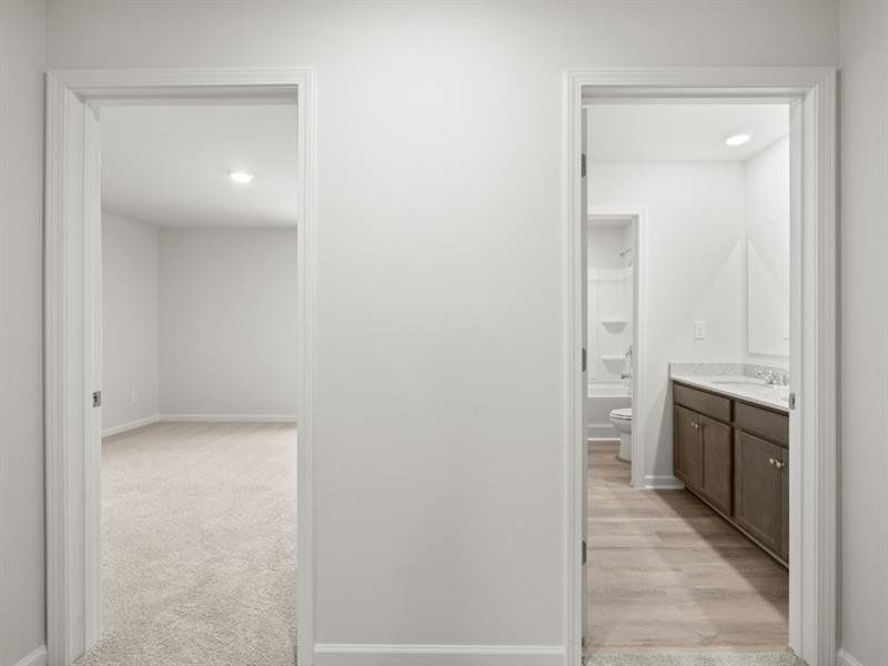 Spacious, unfurnished interior of a new home in Lost Creek, Dallas (Image 35).