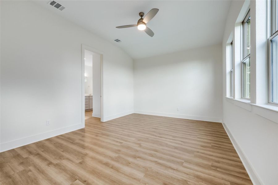 Spacious, unfurnished interior of a new home in , Lago Vista (Image 20).