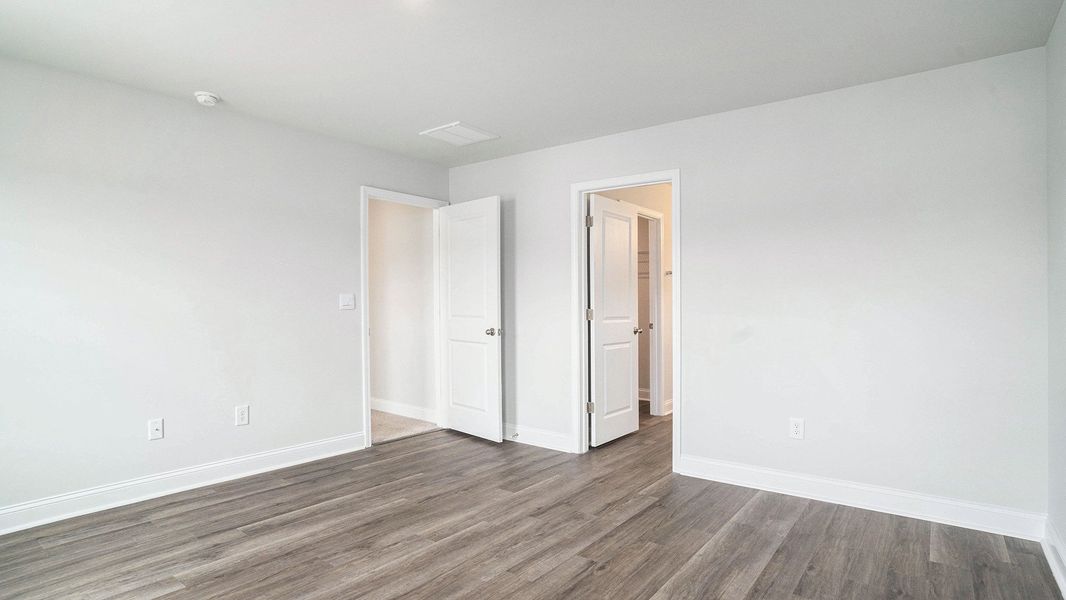 Spacious, unfurnished interior of a new home in The Preserve at Shaftesbury Glen, Conway (Image 7).