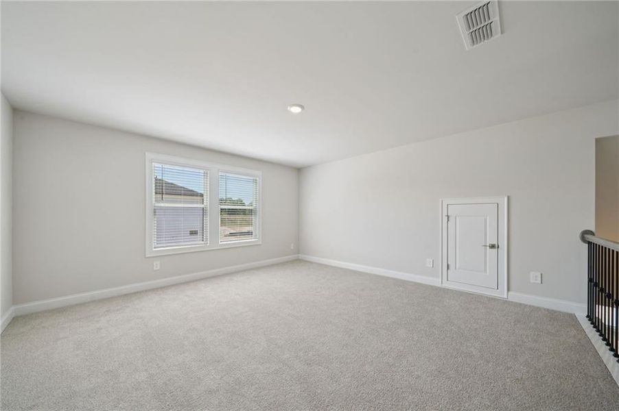 Spacious, unfurnished interior of a new home in River Pointe, Monroe (Image 35).
