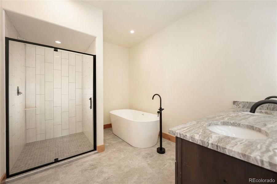 Primary en-suite bathroom