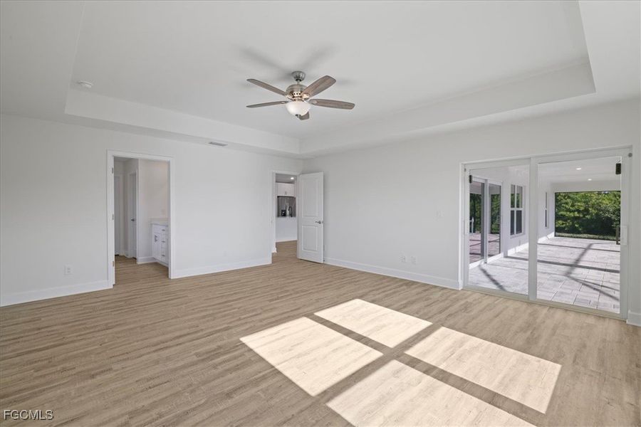 Spacious, unfurnished interior of a new home in Cape Coral, Cape Coral (Image 27).
