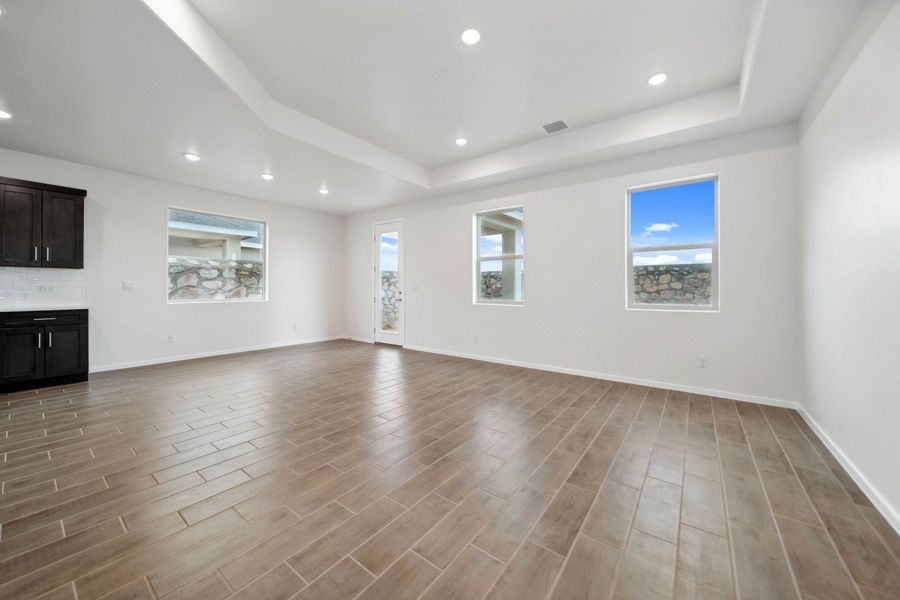 Representative unfurnished interior of a home built from the Valencia by Hakes Brothers in Summer Sky North, El Paso (Image 13).