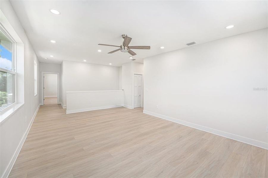 Spacious, unfurnished interior of a new home in , Largo (Image 16).