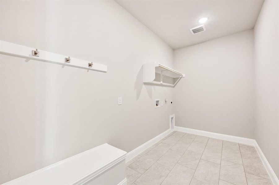 Spacious, unfurnished interior of a new home in Creekview Meadows, Pilot Point (Image 34).