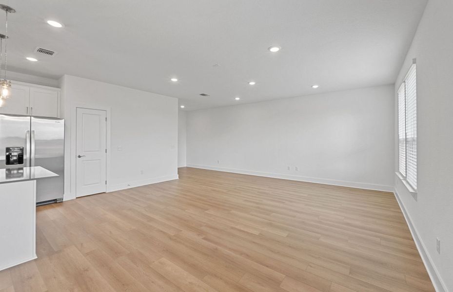 Spacious, unfurnished interior of a new home in Crosswinds, Kyle (Image 27).