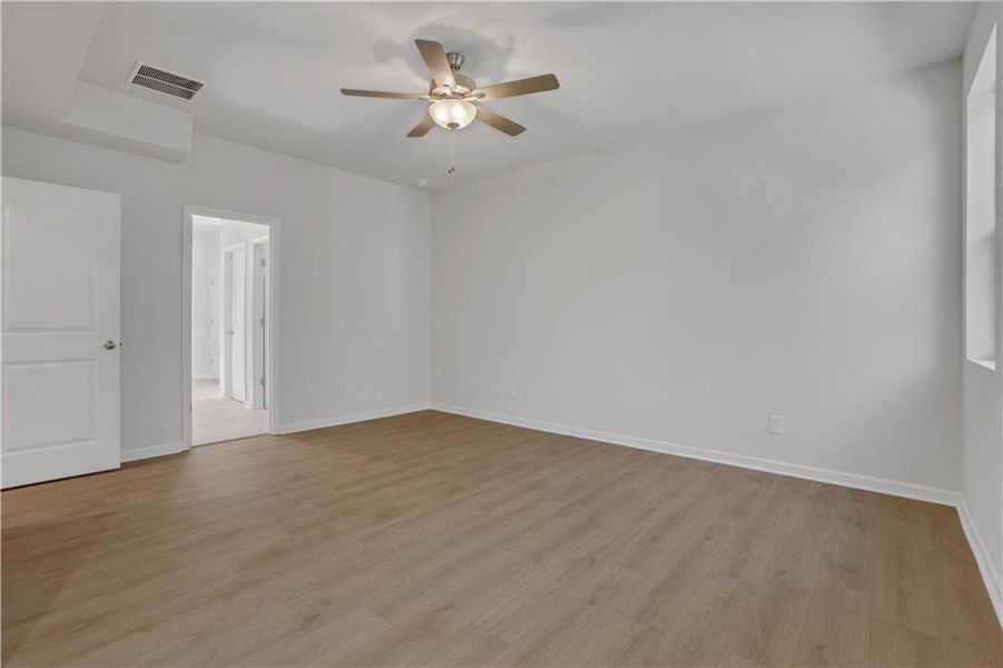 Spacious, unfurnished interior of a new home in Cambridge at Steels Bridge, Canton (Image 20).