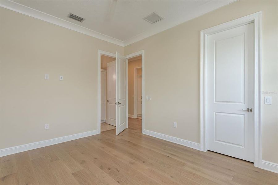 Spacious, unfurnished interior of a new home in , Tarpon Springs (Image 31).