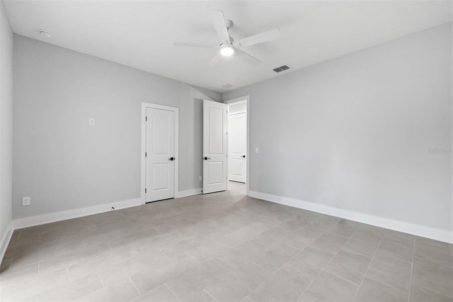 Spacious, unfurnished interior of a new home in , Tampa (Image 18).