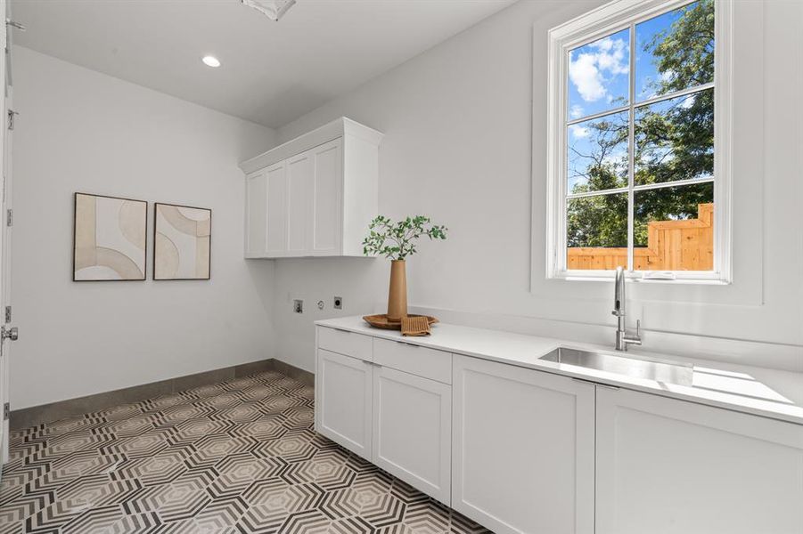 Furnished interior view inside a new home in , Dallas (Image 32).