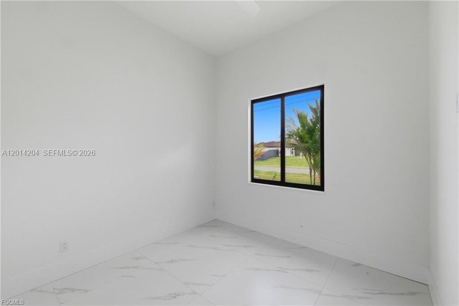 Spacious, unfurnished interior of a new home in , Cape Coral (Image 35).