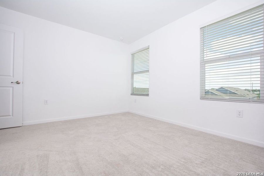 Spacious, unfurnished interior of a new home in Somerset Meadows, San Antonio (Image 15).