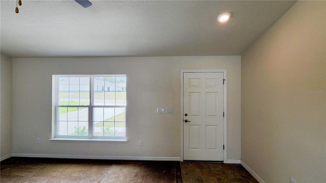 Spacious, unfurnished interior of a new home in , Dunnellon (Image 12).
