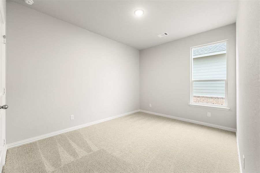 Spacious, unfurnished interior of a new home in Covenant Park, Springtown (Image 17).