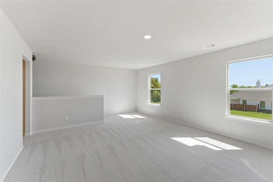 Spacious, unfurnished interior of a new home in Covenant Park, Springtown (Image 30).