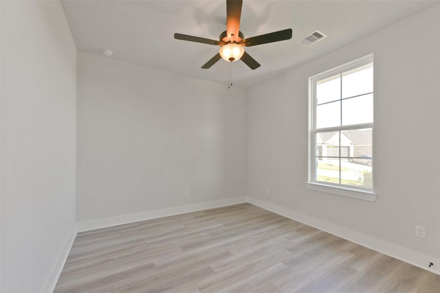 Spacious, unfurnished interior of a new home in Lago Mar, Texas City (Image 29).