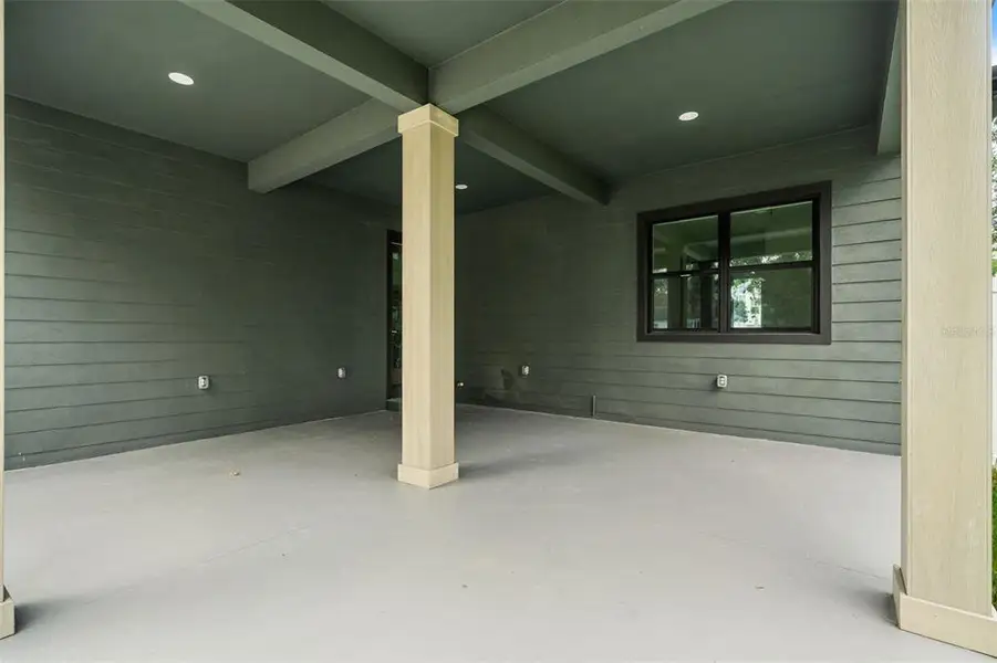 Exterior details and patio area of a home in , Tampa (Image 3).