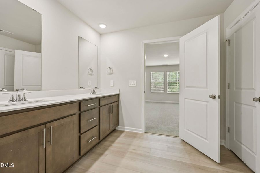 34-web-or-mls-Oak Manor - Raleigh - 153 34-web-or-mls-Oak Manor - Raleigh - 153