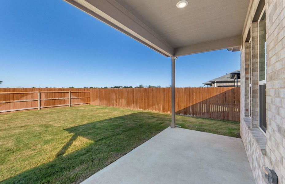 Exterior details and patio area of a home in Lagos, Manor (Image 23).