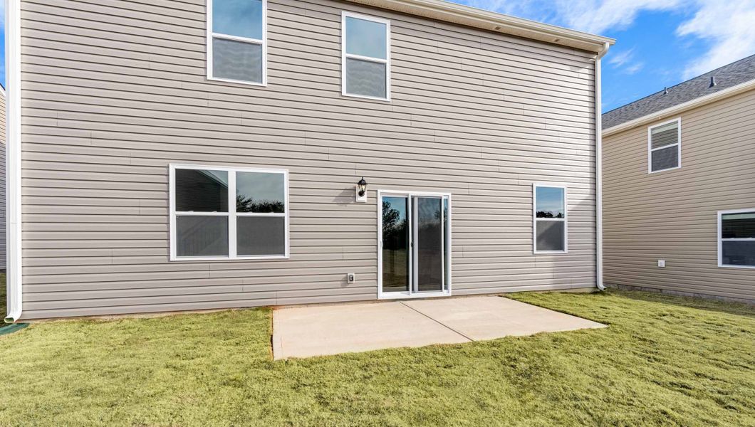 Exterior details and patio area of a home in Woodhaven, Spartanburg (Image 3).