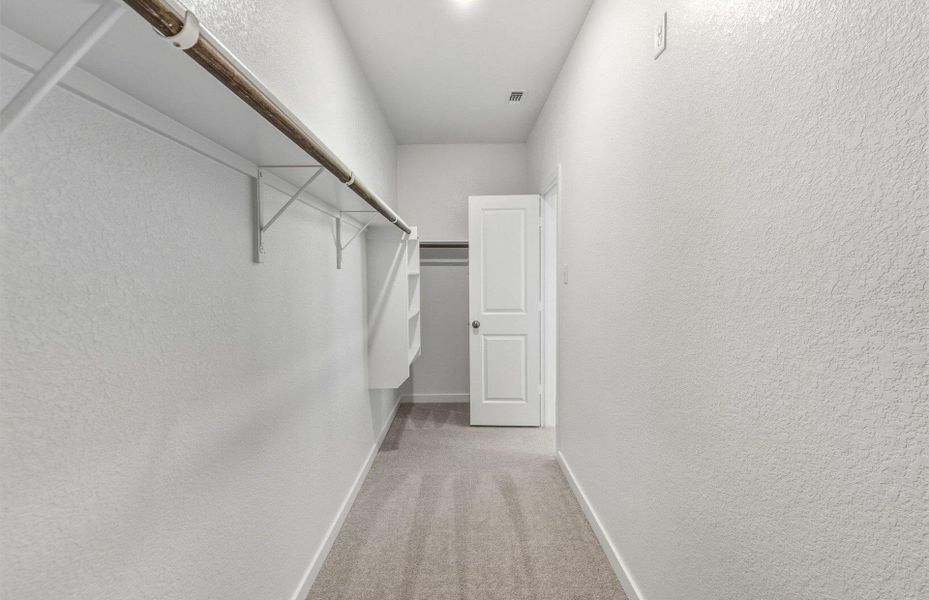 Spacious, unfurnished interior of a new home in Sonterra, Jarrell (Image 15).