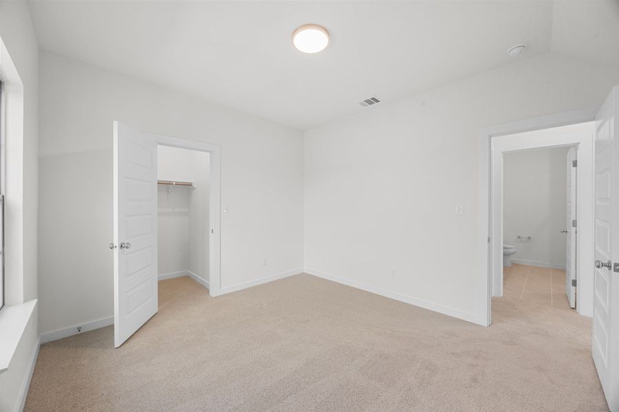 Spacious, unfurnished interior of a new home in Prairie Winds, Hutto (Image 33).