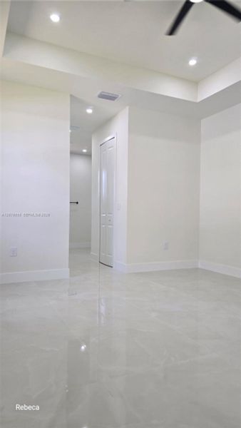 Spacious, unfurnished interior of a new home in , Lehigh Acres (Image 21).