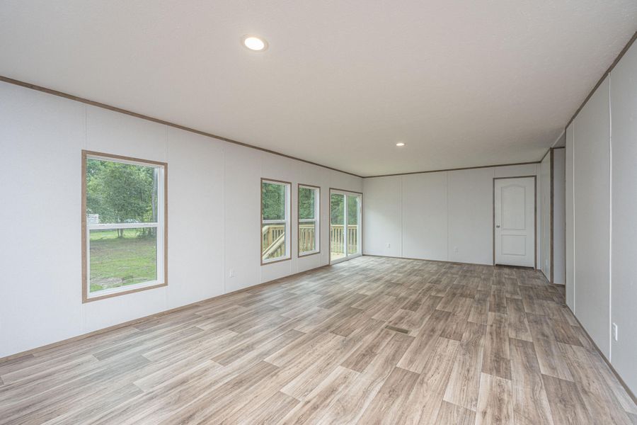 Spacious, unfurnished interior of a new home in , Walterboro (Image 41).