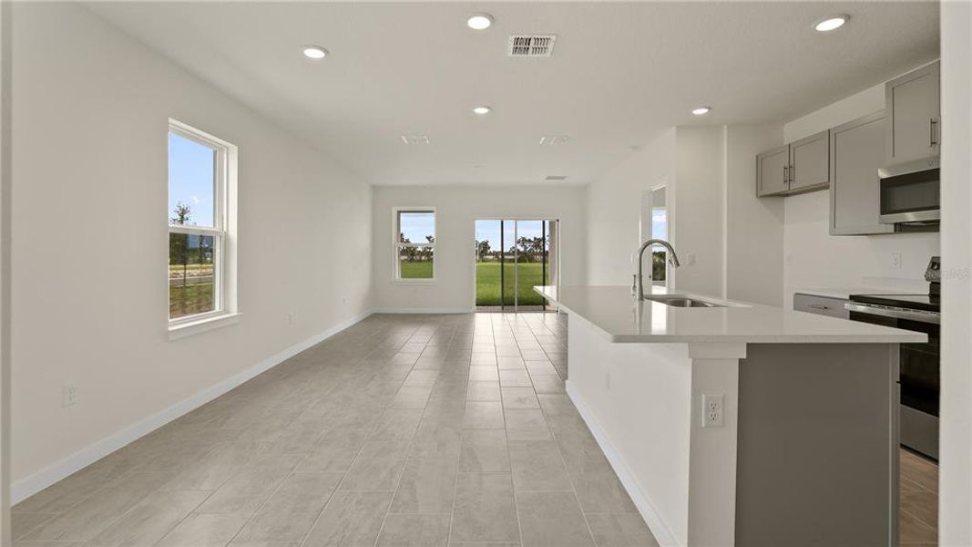 Spacious, unfurnished interior of a new home in Willowbrook North, Winter Haven (Image 34).