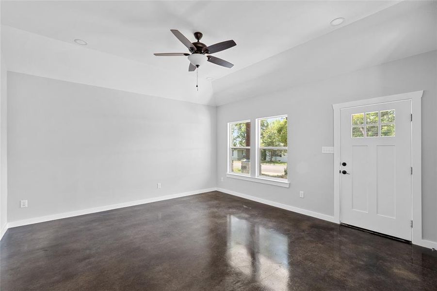 Spacious, unfurnished interior of a new home in , Gatesville (Image 16).