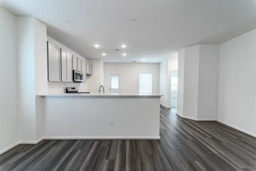 Spacious, unfurnished interior of a new home in Windrose Green, Angleton (Image 11).