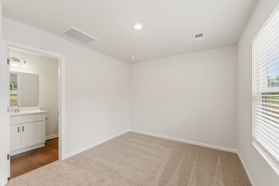 Spacious, unfurnished interior of a new home in Evergreen, Spartanburg (Image 19).