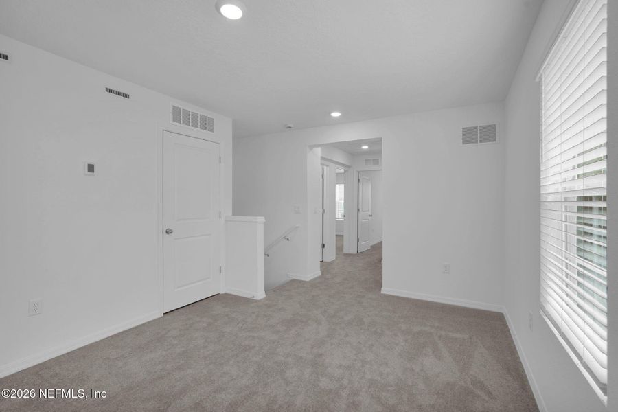 Spacious, unfurnished interior of a new home in , Jacksonville (Image 18).