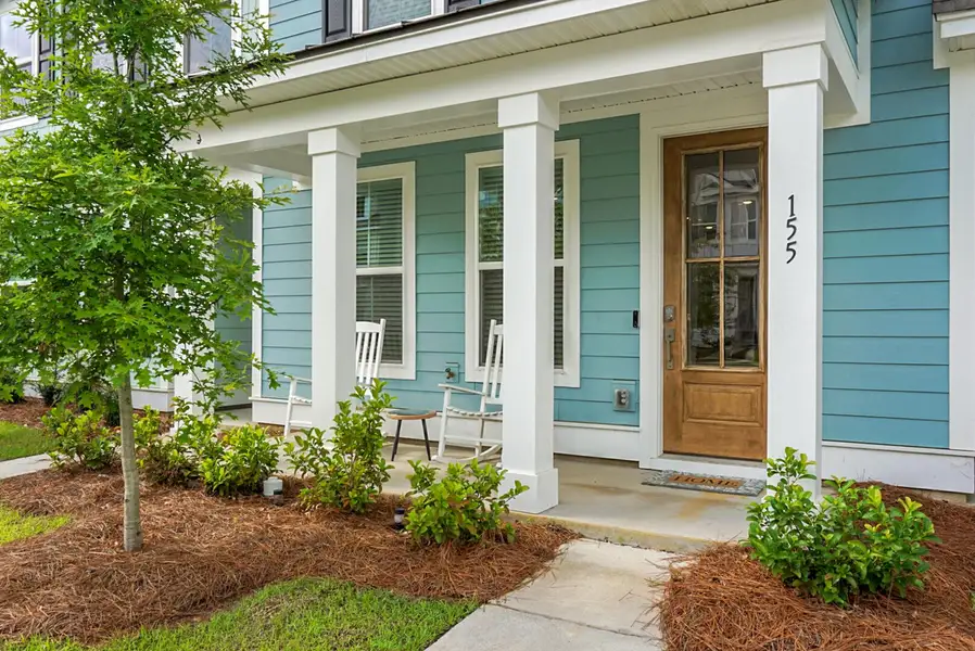 Exterior details and patio area of a home in , Summerville (Image 3).
