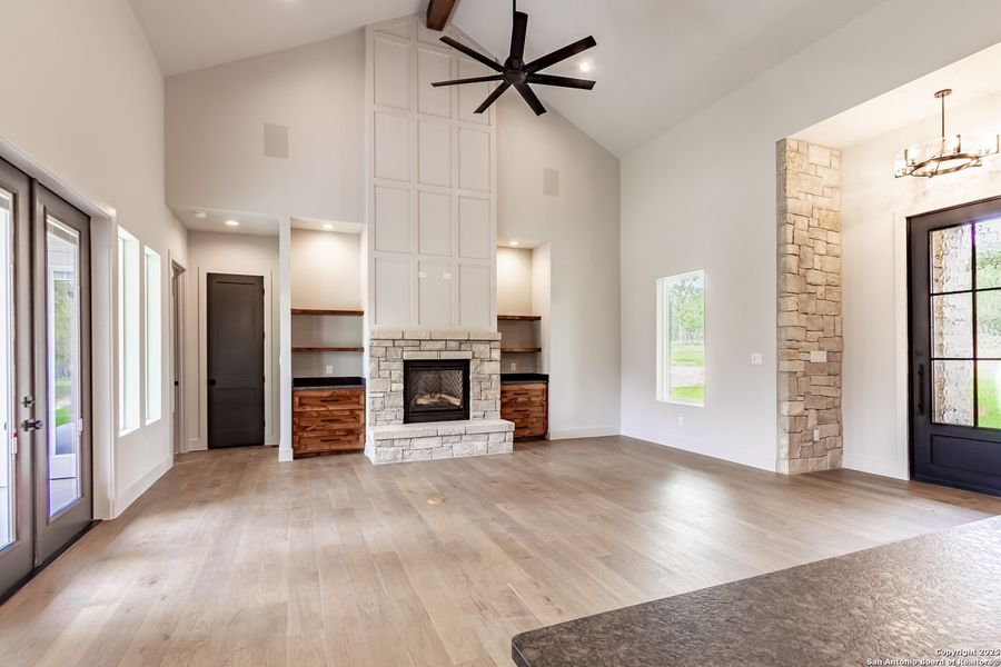 Spacious, unfurnished interior of a new home in , La Vernia (Image 49).