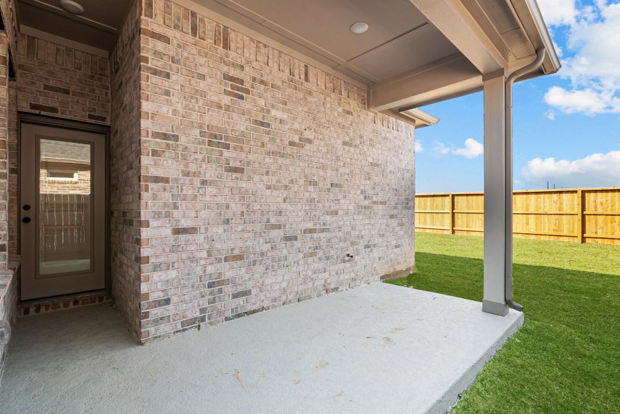 Representative exterior details of a home built from the The Stonewood by David Weekley Homes in The Grand Prairie 40’, Hockley (Image 2).