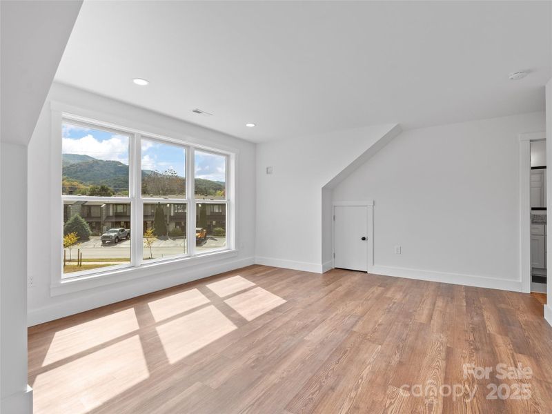 Spacious, unfurnished interior of a new home in , Waynesville (Image 23).