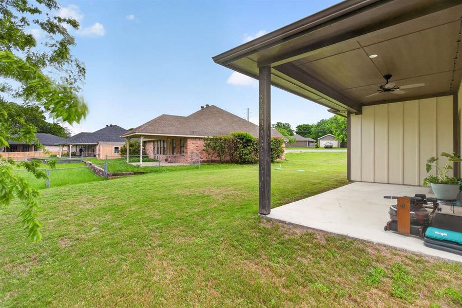 Exterior details and patio area of a home in , Granbury (Image 22).