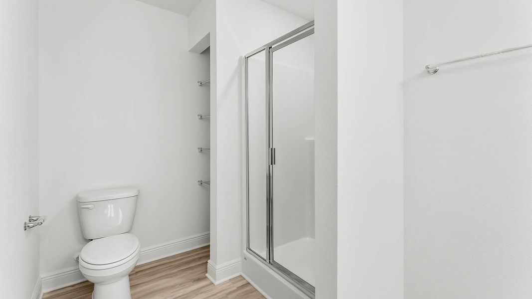 Spacious, unfurnished interior of a new home in Chateau Nemours, Port Saint Joe (Image 19).