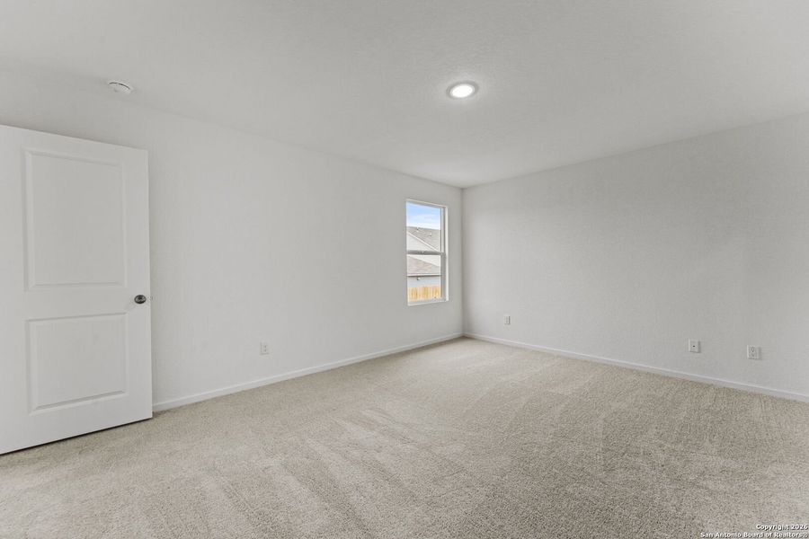 Spacious, unfurnished interior of a new home in , New Braunfels (Image 13).