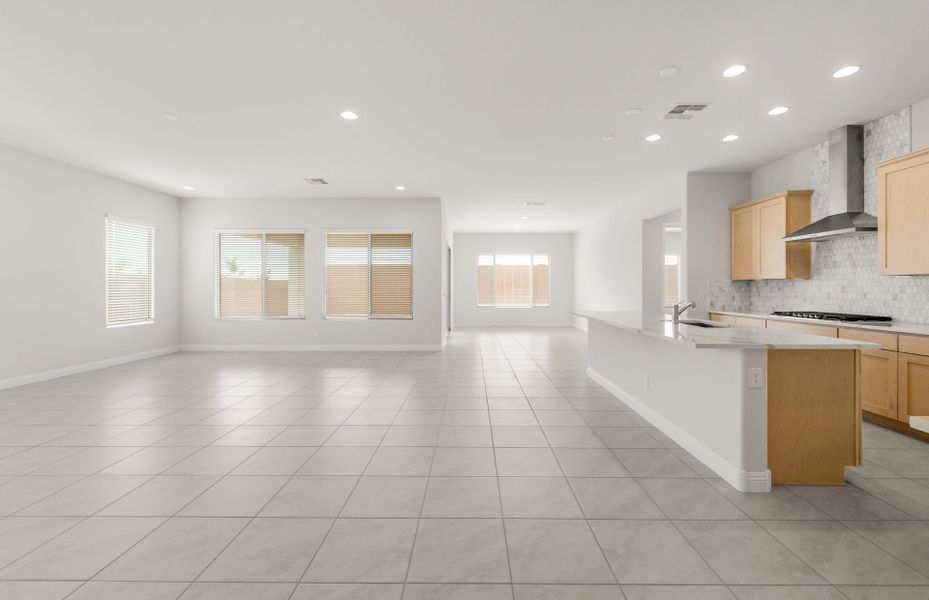 Spacious, unfurnished interior of a new home in Artisan at Asante, Surprise (Image 24).