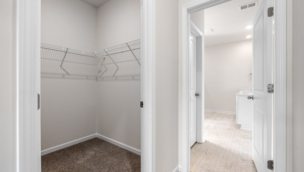 Spacious, unfurnished interior of a new home in Cascade Point, Seneca (Image 17).