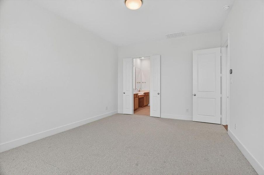 Spacious, unfurnished interior of a new home in Tavolo Park, Fort Worth (Image 14).