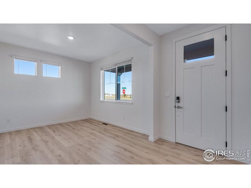 Spacious, unfurnished interior of a new home in Lakeside Canyon, Mead (Image 15).